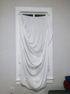 Fitted sheet curtains