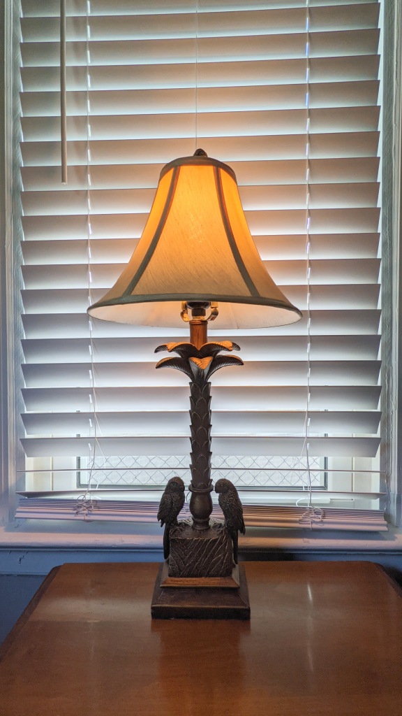Picture of a bird lamp